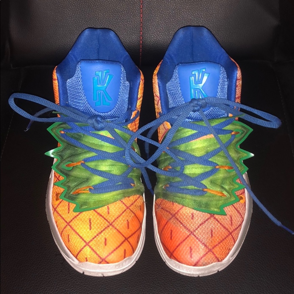 Kyrie 5’s pineapple house